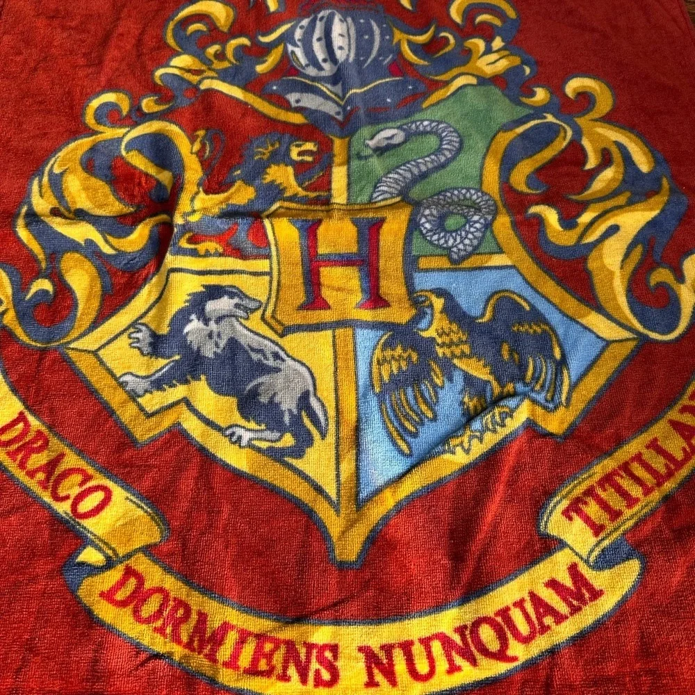 Harry Potter Beach Towel Crest Hogwarts Burgundy Gryffindor Hufflepuff 54